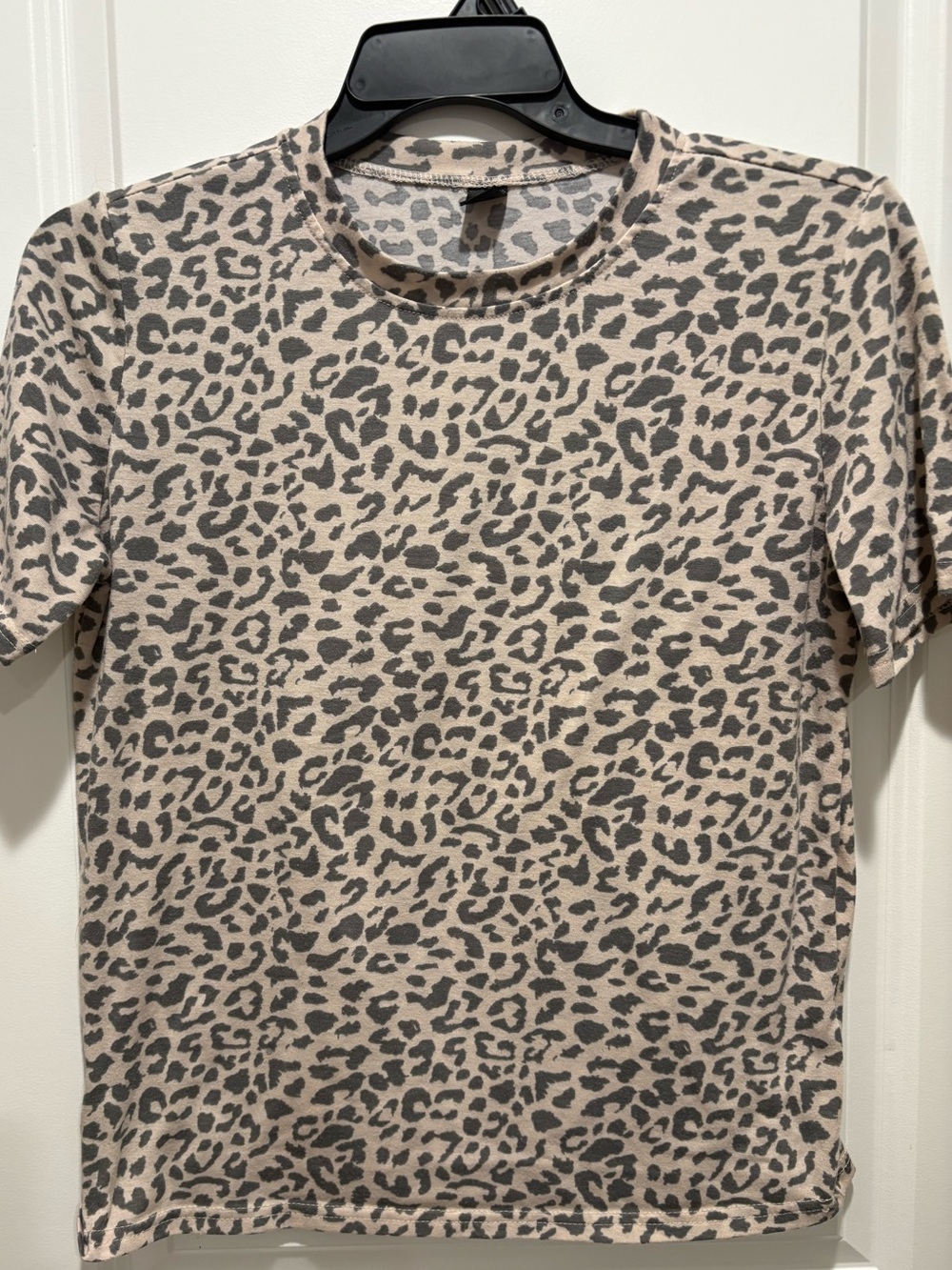 WOMENS SOFT LEOPARD Print Crewneck Shirt - Beige/brown SZ MEDIUM